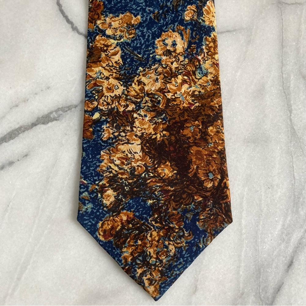 Valentino Mens Designer Tie 100% Silk Jacquard Italy 56 x 3.75